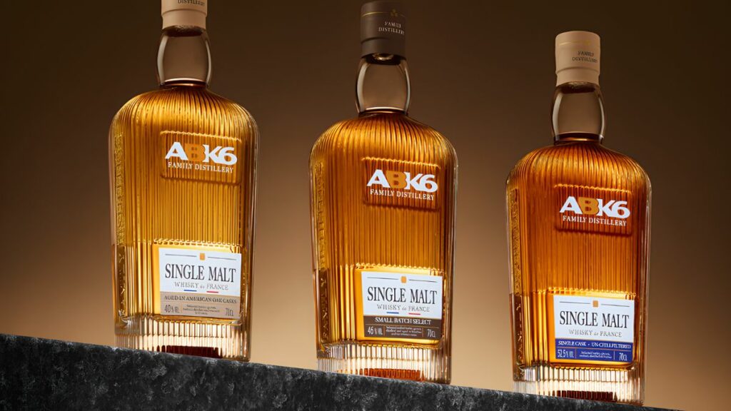 ABÉCASSIS FAIT SES PREMIERS PAS DANS LE WHISKY FRANÇAIS ET LANCE 3 SINGLE MALTS (COMMUNIQUÉ)